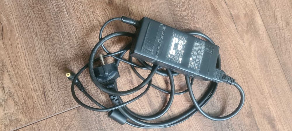 Laptom Acer Model E1-351GB9604G50Maks