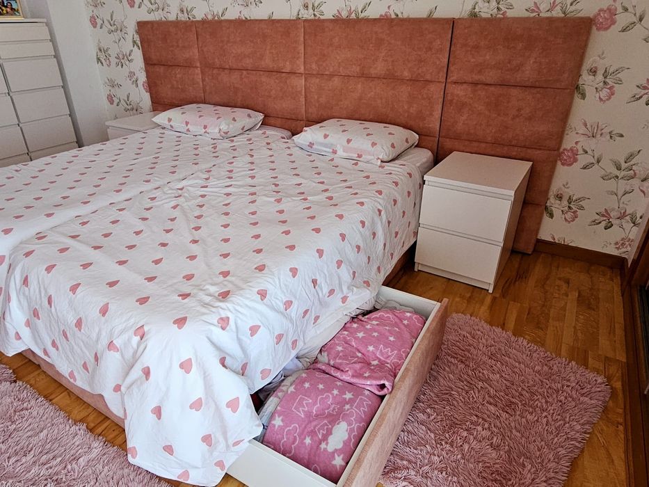 Cama dupla perfeita para conforto e espaço!