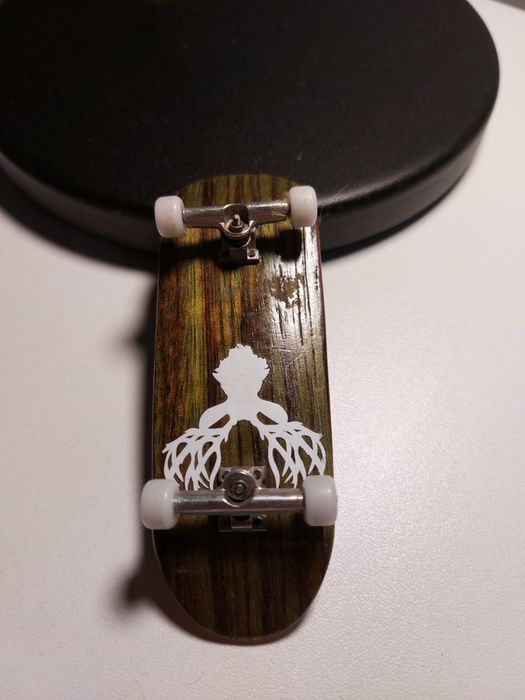 Fingerboard grand fingers