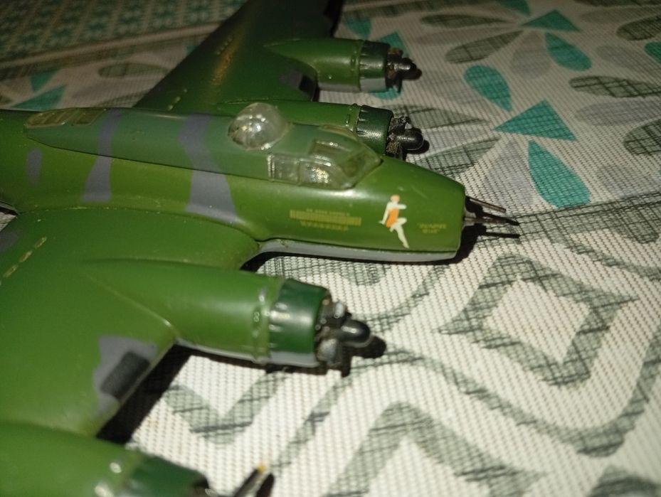 Модель літака B-17 в масштабі 1:144
