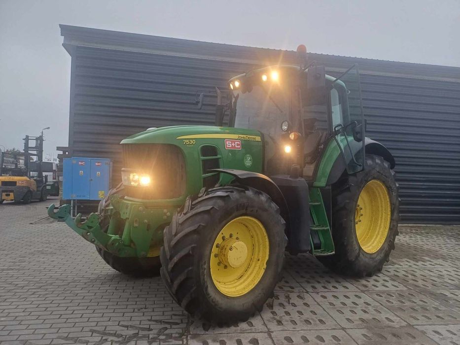 John Deere 7530  John Deere 7530