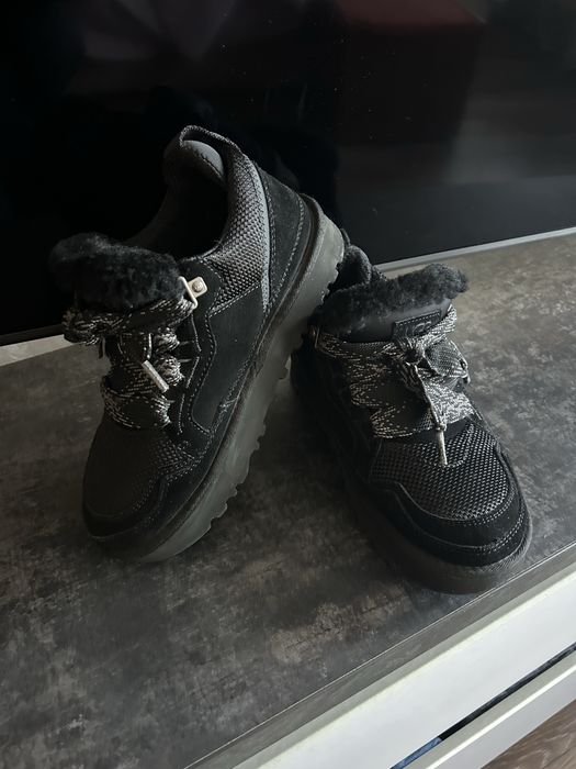 Ugg lowmel black