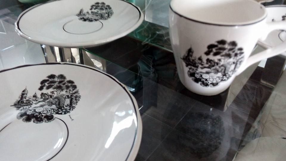 Conjunto de 3 pires peças loiça antiga Capôa modelo estátua