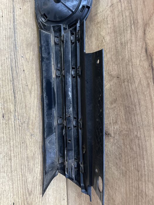 Grill/ atrapa/ kratka zderzaka Volkswagen Golf 6