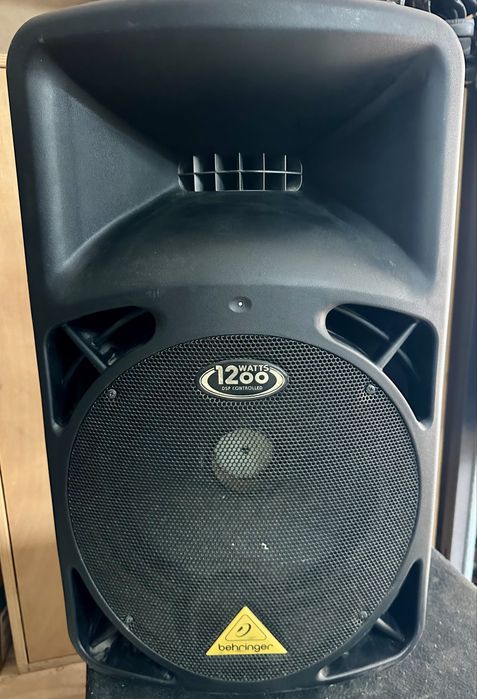 Coluna amplificada Behringer  Eurolive B812 neo