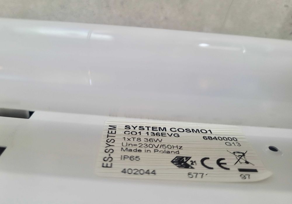 lampa do garażu halogen z obudową