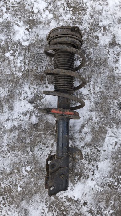 Продам переднюю правую стойку на nissan x-trail t31