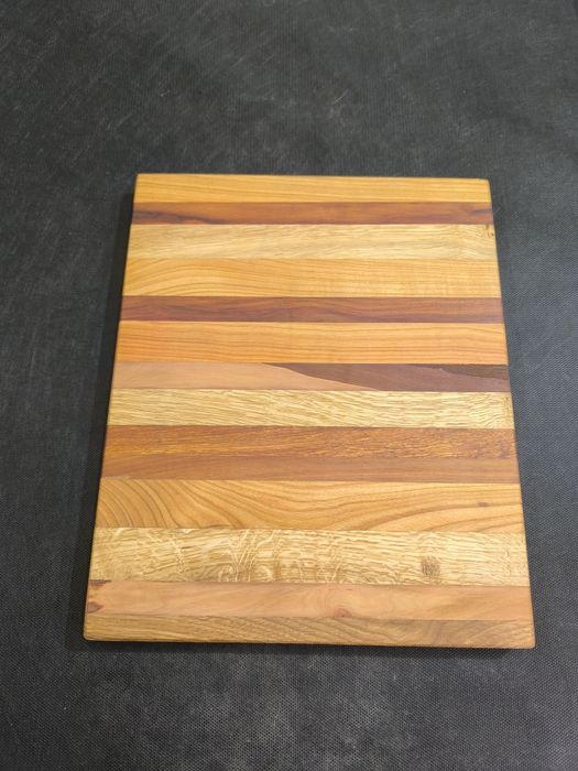 Dębowa deska do krojenia i serwowania posiłków 37x30x3cm  - klejonka