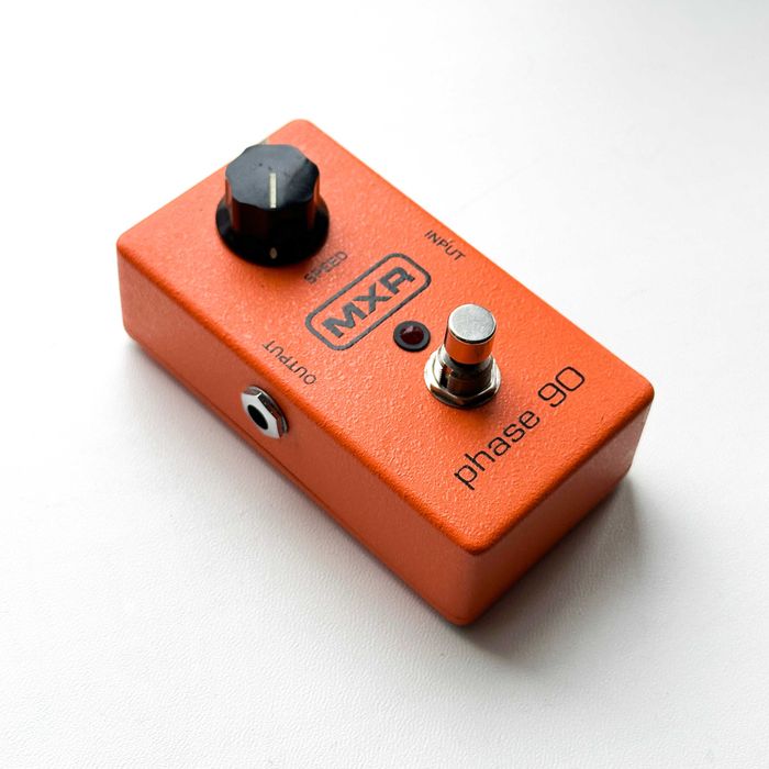 MXR Dyna comp, MXR Phase 100, Mooer A7 Ambiance, Morley Wah, Sonicake Octaver