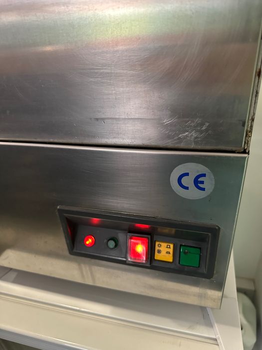 Máquina de lavar copos profissional Kromo – compacta e ideal para bar/café