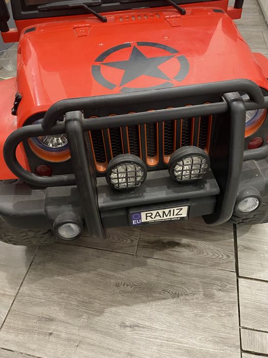 Sprzedam samochód dzieciecy Jeep 2os