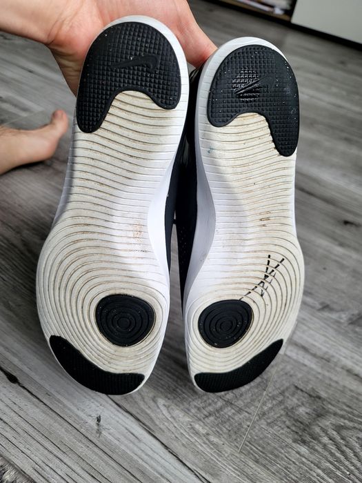 Продам фірмові кросівки Nike studio trainer