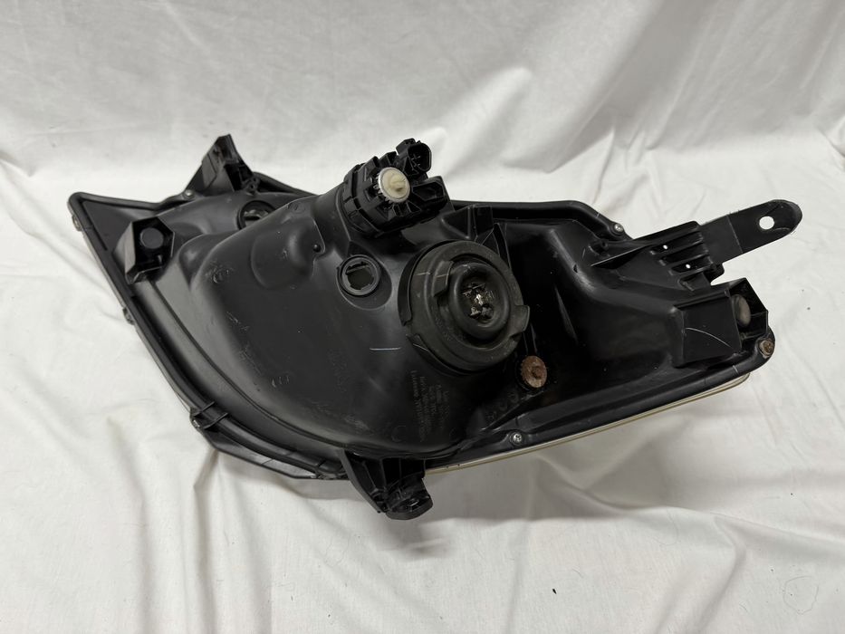 Lampa Prawy Przód Toyota Yaris III 11-14r.
