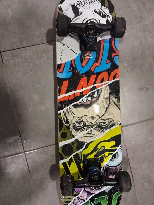 Skate com desenho atras