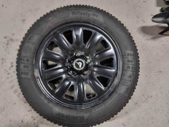 Sprzedam opony z felgami do samochodu Ford