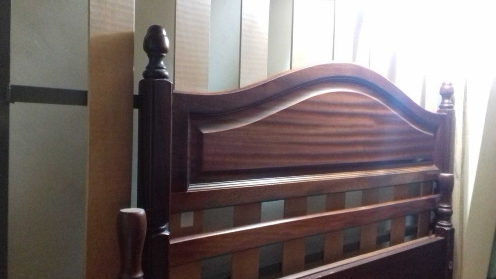 Cama de casal com estrado
