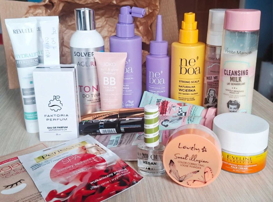 Duży zestaw kosmetyków – pielęgnacja twarzy, włosów i makijaż