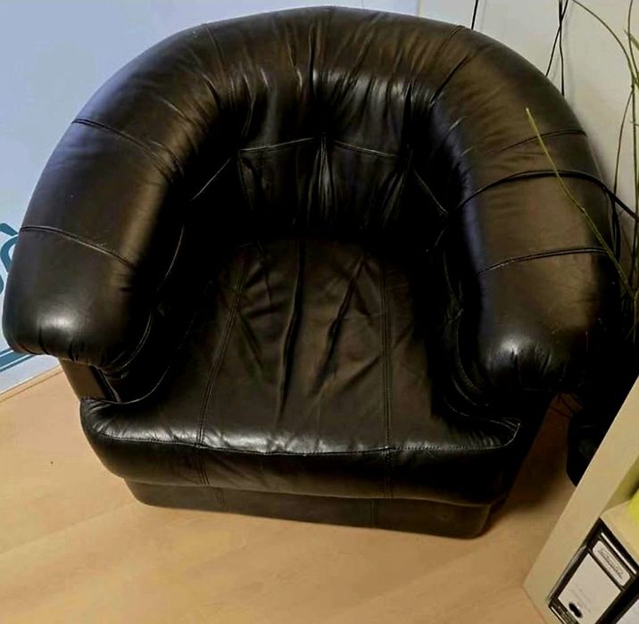 Sofa em pele preto