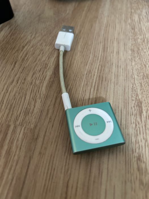 APPLE iPod Shuffle 2GB green плеер