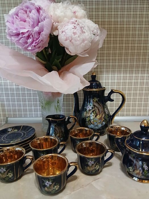 Продам керамический чайный сервиз.