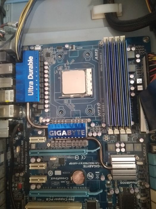 Материнская плата Gigabyte
