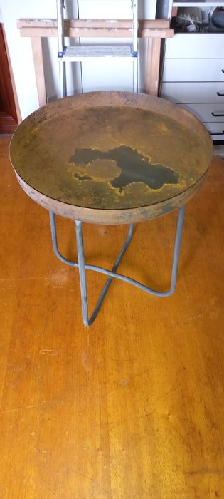 Porta vasos em metal