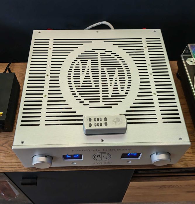 Wzmacniacz ModWright Instruments KWI 200 stan doskonały, Unikat, High-End, 400W na kanał przy 4Ω