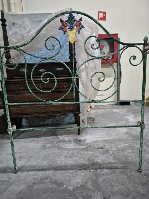 Cama de ferro forjado, com colchao