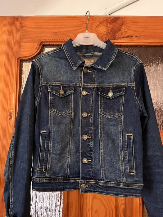 Жіноча джинсова куртка