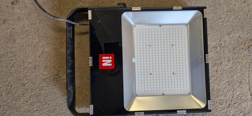 Sprzedam projektor LED