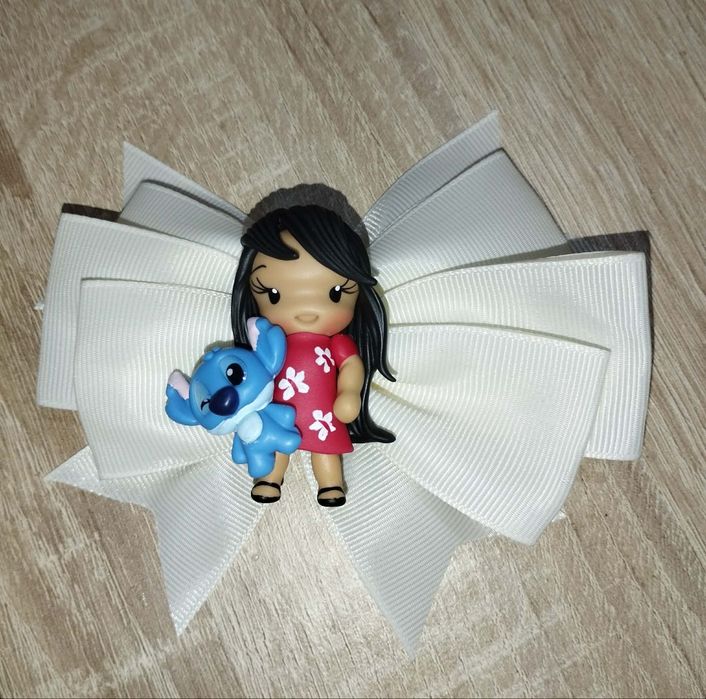 Laços para cabelos.