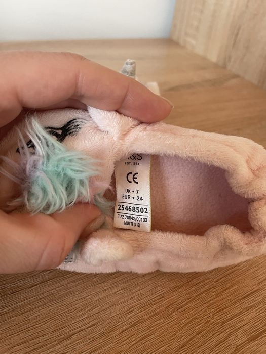 Взуття для дівчинки