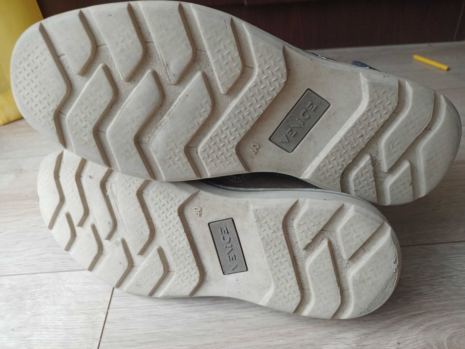 buty młodzieżowe/męskie rozm. 40