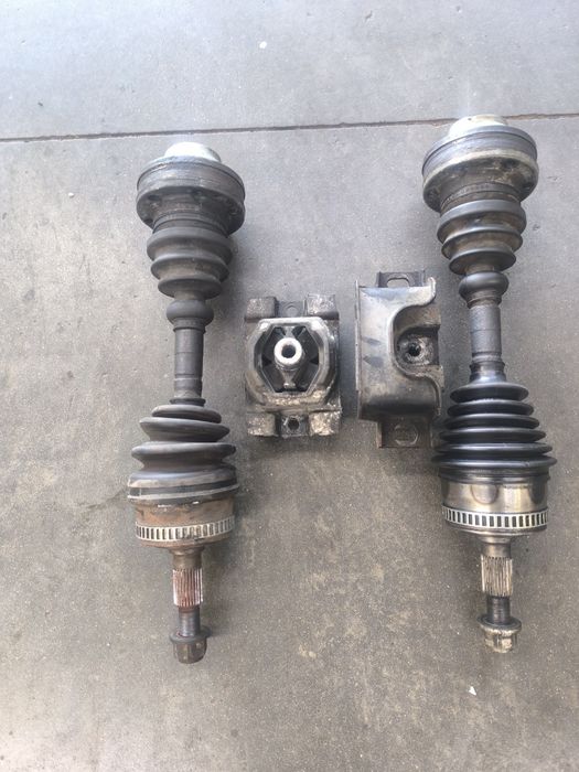 Vendo vário material Mercedes Vito W638 entre outras coisas.