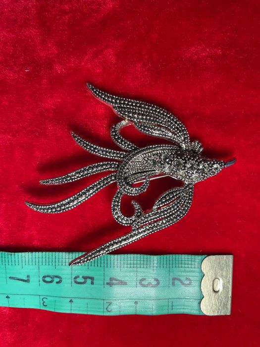 Брошь, дуже  гарна