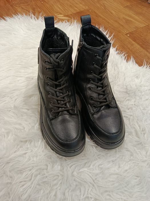 Теплі ботінки 36р