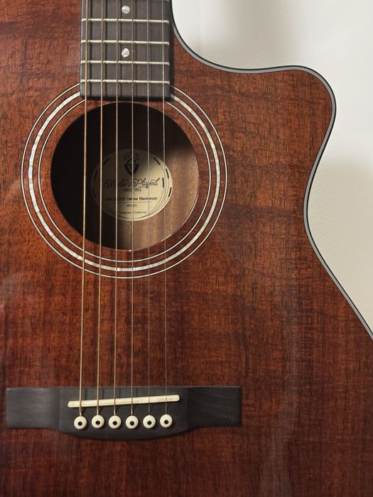 Guitarra eletroacústica GUILD OM-260CE Deluxe Blackwood