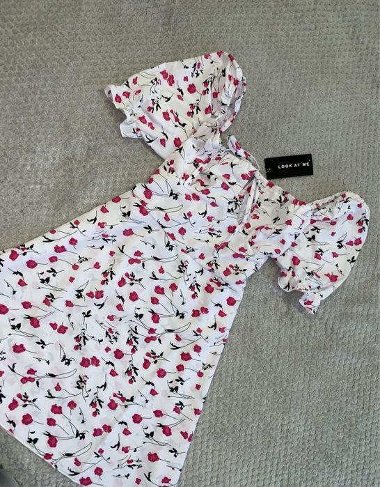 Ніжна літня сукня з квітковим принтом