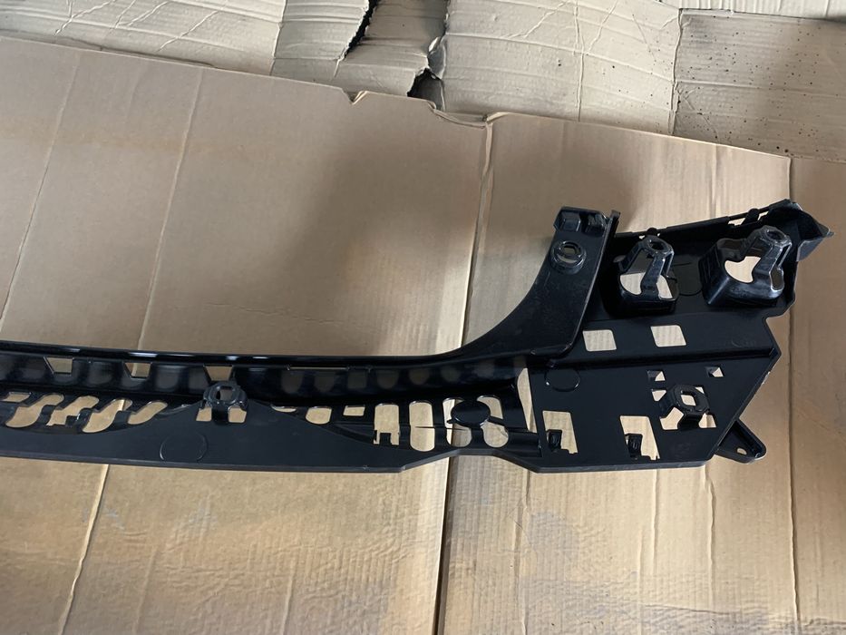 Направляюча задньего бампера (центральнa) M paket BMW 7  g11/g12  . )