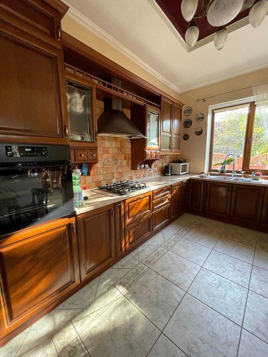 Будинок м. Тернопіль. Затишний будинок і ділянка 10 сот.