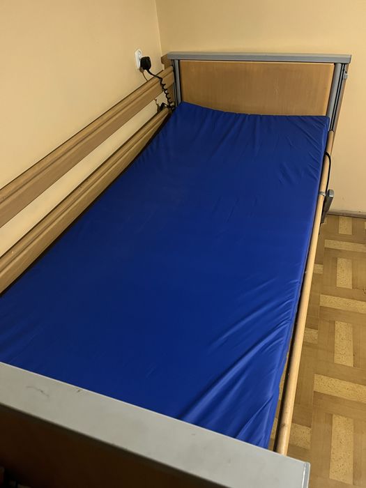 Łóżko rehabilitacyjne elektryczne wraz z materacem