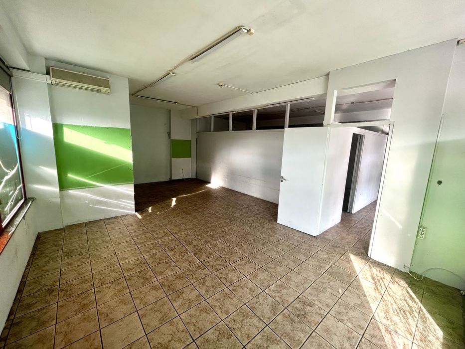 Loja Comercial em Guilhufe Penafiel