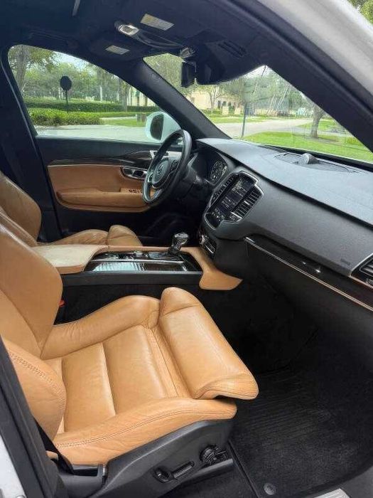 2018 Volvo XC90 T6 Momentum