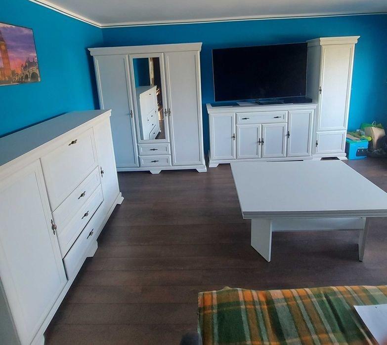 Zestaw mebli w stylu prowansalskim w kolorze białym