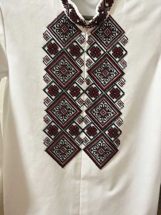 Продам вишиванку з бісеру.