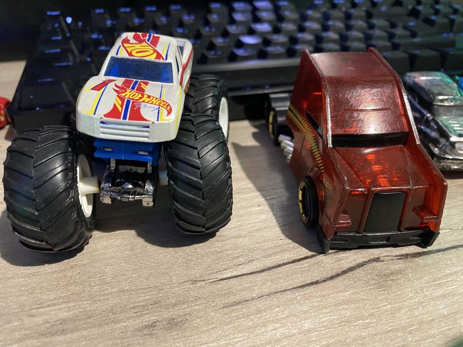 Машики HotWheels