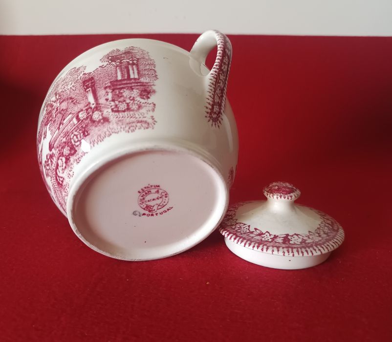Conjunto de café da Fábrica de Loiça de Sacavém