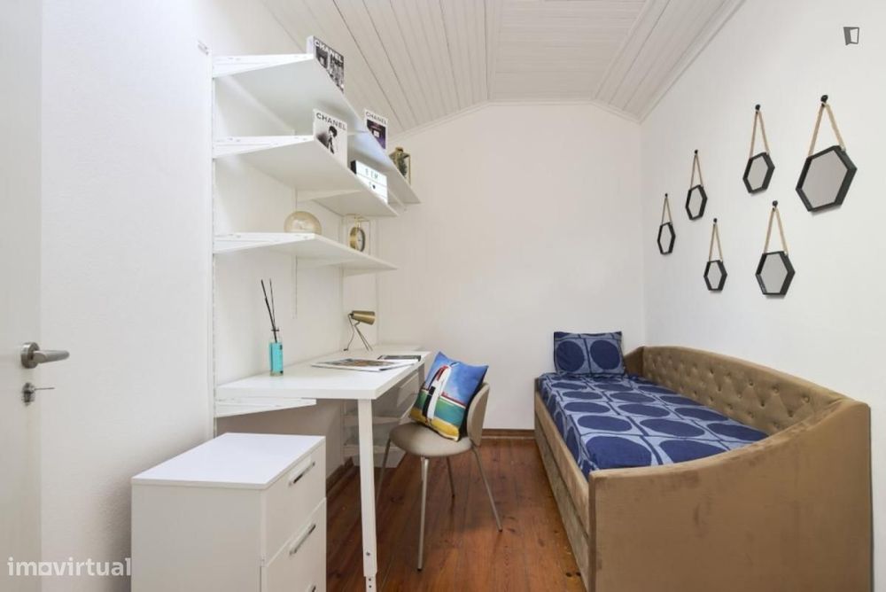 Quarto - localizado em Amadora Lisbon