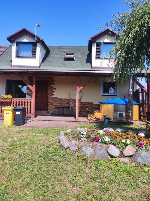 Domek z kominkiem oraz balią i widokiem na jezioro  -Kaszuby