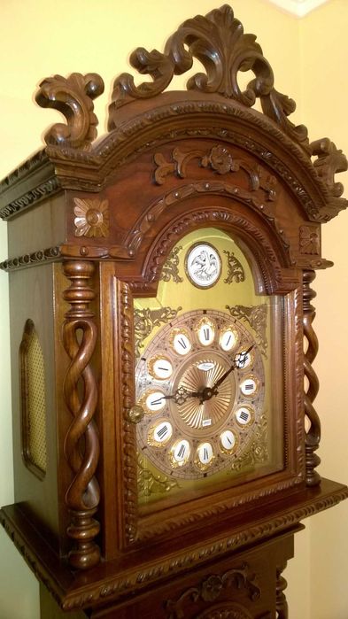 Relógio de Pé Alto marca Tempus Fugit